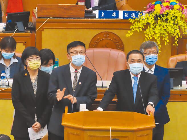 新北市議會民進黨團要求市府擴增預算用於防疫，確保民眾權益。（葉德正攝）