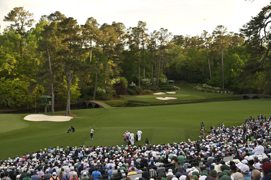 AUGUST, GEORGIEN – 11. APRIL: Jason Day aus Australien am 12. Abschlag während der ersten Runde der Masters Championship im Augusta National Golf Club am 11. April 2024 in Augusta, Georgia.  (Foto von Ben Jared/PGA TOUR über Getty Images)