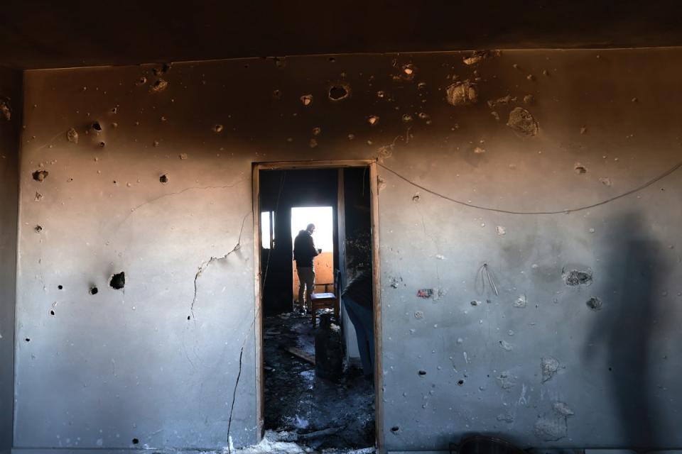 2024年2月20日至21日晚上，以色列軍隊在加薩汗尤尼斯的馬瓦西開展行動，無國界醫生工作人員及其家人所在的避難所遭到砲擊，至少有兩名同事的家人喪生、六人受傷。©Mohammed Abed