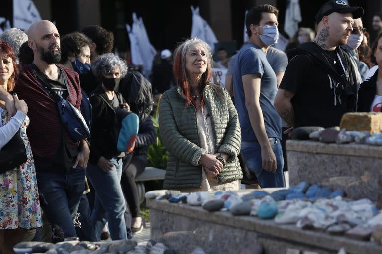 Plaza de Mayo.
Acto por el 17 de octubre.
Piedras por las víctimas del covid.