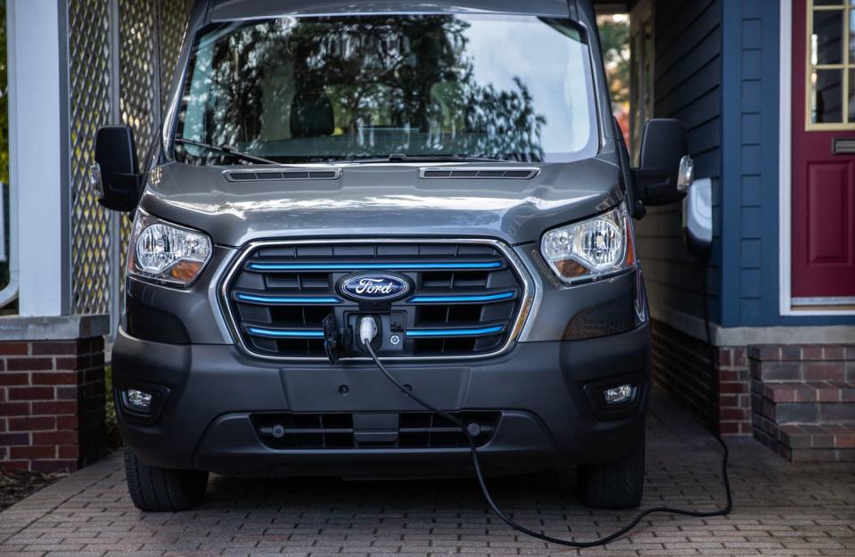 2022 ford e transit