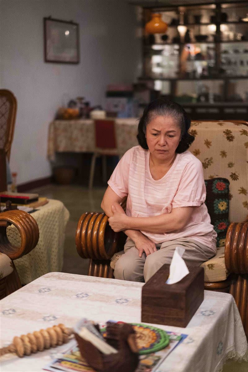 謝盈萱和潘麗麗在《四樓的天堂》中，飾演「最虐母女檔」。（圖／公視提供）