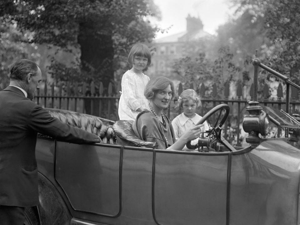family in london in 1920