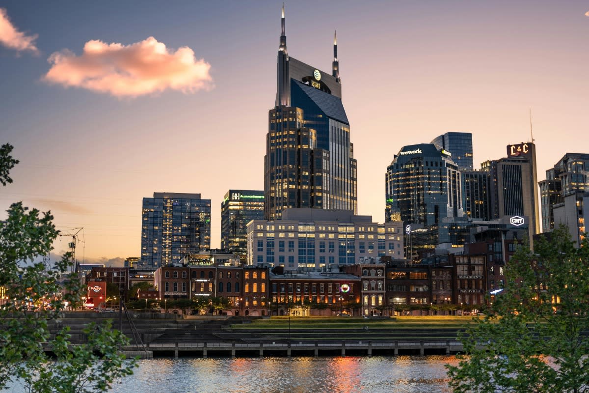 skyline of buildings in Nashville at sunset