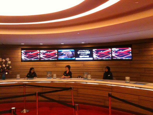 Lido's swanky new ticket lobby is a far cry from its previous 1970s "booth counters". (Yahoo! photo / Jeffrey Oon)