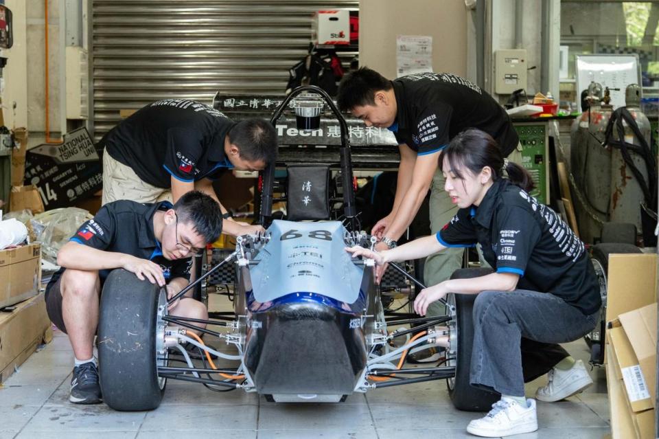 清大賽車工廠花了10月打造第七代無人駕駛電動賽車。（清華大學提供）