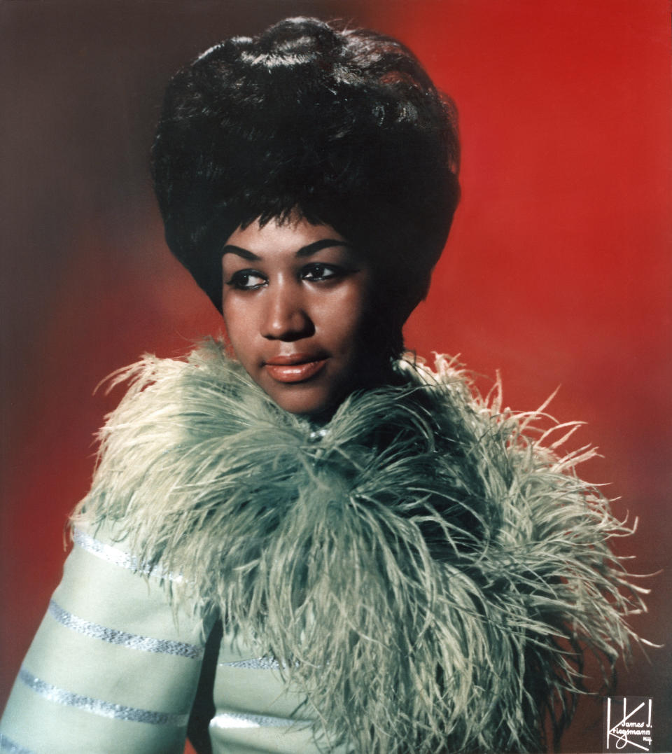 <p>Aretha Franklin wears a turquoise feather trim coat with super-teased locks and dewy skin. (Photo by Michael Ochs Archives/Getty Images) </p>
