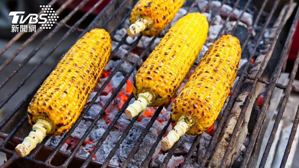 烤玉米是不少人愛吃的食物之一。（示意圖／shutterstock 達志影像）