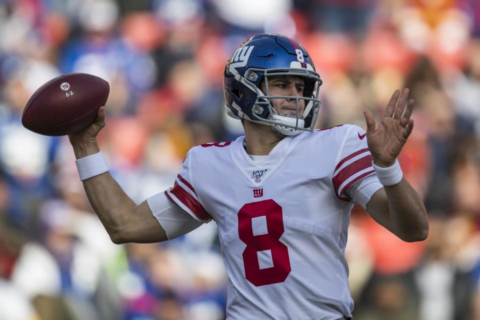 Giants quarterback Daniel Jones sets to throw.