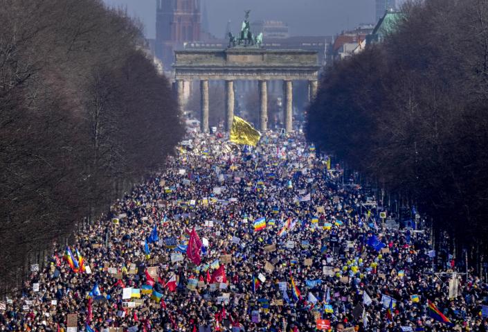 People walk down the bulevard 'Strasse des 17. Juni' ahead of a rally against Russia's invasion of Ukraine in Berlin, Germany, Sunday, Feb. 27, 2022. (AP Photo/Markus Schreiber)