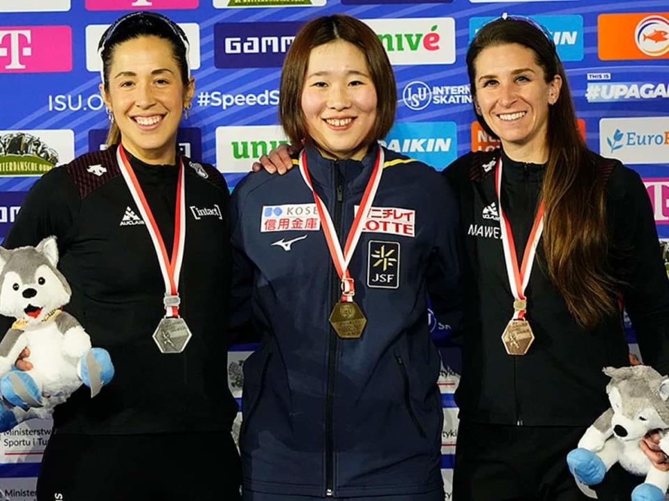 Valérie Maltais, left, and Ivanie Blondin, right, captured silver and bronze medals respectively, behind victorious Momoka Horikawa of Japan, middle, in the women's Mass Start on Sunday in Tomaszow Mazowiecki, Poland to conclude the World Cup season. (Piotr Hawałej/Associated Press - image credit)