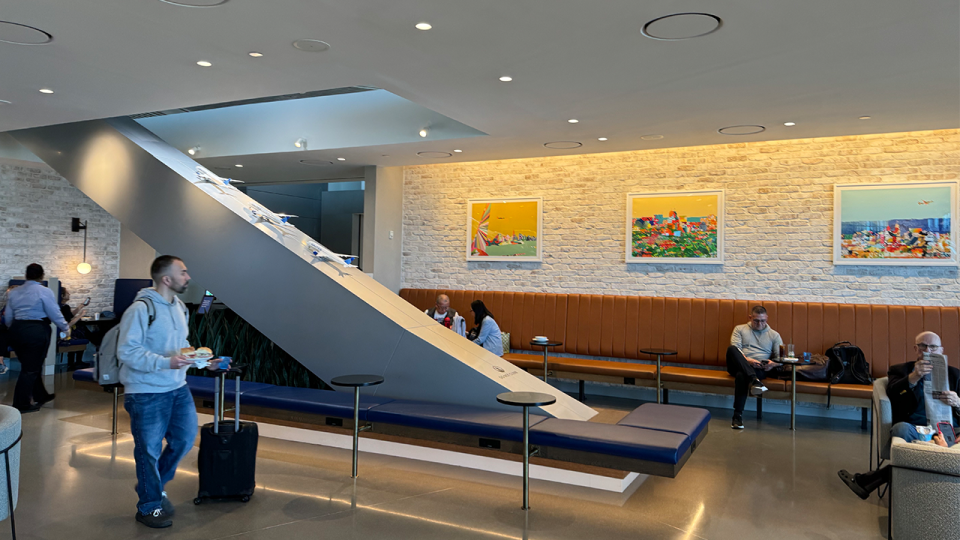 The entrance to the United Club in Newark at A27. - Kyle Olsen/CNN Underscored