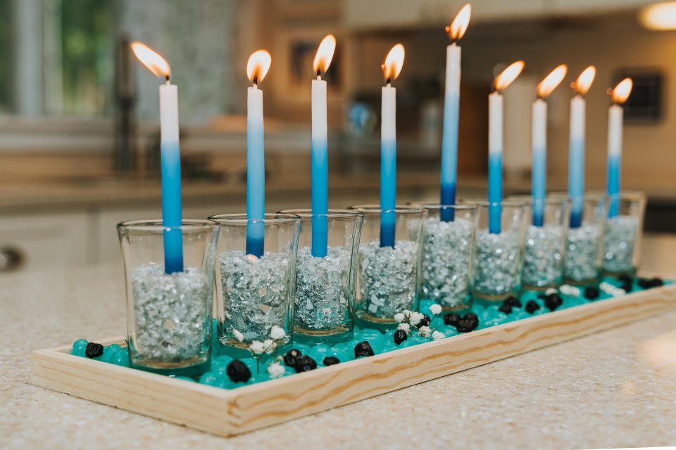 A kid-friendly menorah project that includes jelly beans as a base for the candles. 