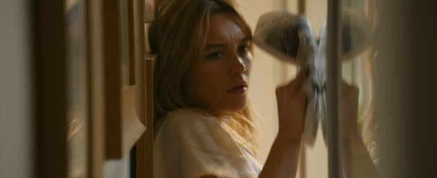 Alice (Florence Pugh) finds herself in an increasingly dangerous position in 