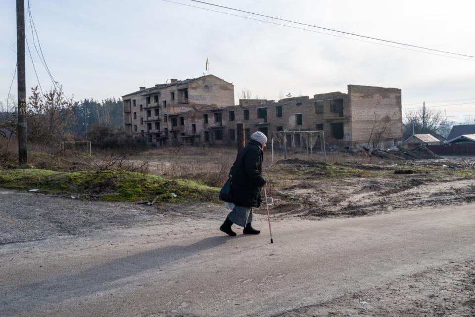 "Hier in der Ukraine sind die Menschen den internationalen Reportern extrem dankbar dafür, dass wir da sind", betont WELT-Chefreporter Steffen Schwarzkopf. "Erst vor Kurzem hatten wir in der Stadt Krywyj Rih eine Liveschalte. Eine Frau kam danach zu uns und hat meinen Kameramann und mich in den Arm genommen. Ich muss kein Ukrainisch sprechen, um diese Geste zu verstehen." (Bild: 2022 Getty Images/Spencer Platt)