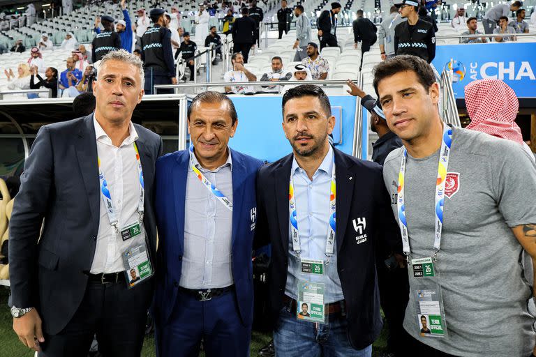 Hernán Crespo, Ramón Díaz, Emiliano Díaz y Sebastián Domínguez: los dos cuerpos técnicos argentinos antes del partido