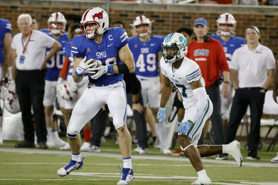 FILE - SMU tight end Grant Calcaterra (88) makes a catch in front of Tulane defensive back Rudy Dyson (17) during the first half of an NCAA college football game in Dallas, Thursday, Oct. 21, 2021. Tanner Mordecai has already set a single-season SMU record with 37 touchdown passes after finally getting his opportunity to be a starting quarterback, which is no surprise to his former teammate at Oklahoma that he recruited to join him on the Hilltop.(AP Photo/Michael Ainsworth, File)