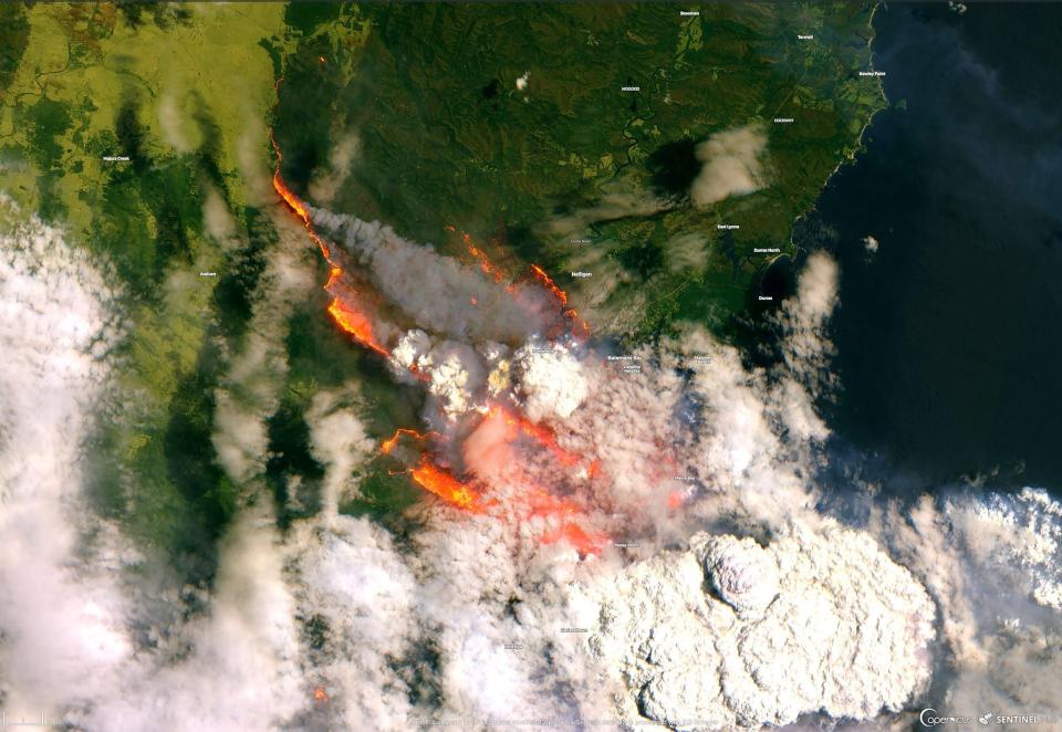 copernicus sentinel 2 satellite image photo picture australia brush fires bateman bay twitter ENIPX2YWoAE9BaH