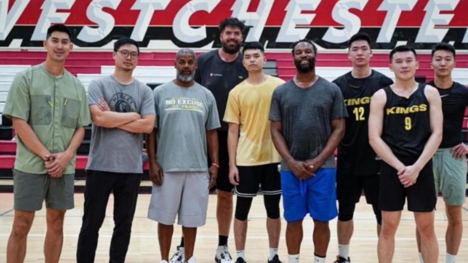 新北國王隊4名球員7月底赴美移地訓練，接受擁有13年NBA資歷的加州傳奇球星戴維斯（Baron Davis）指導。（圖／翻攝自IG newtaipeikings）