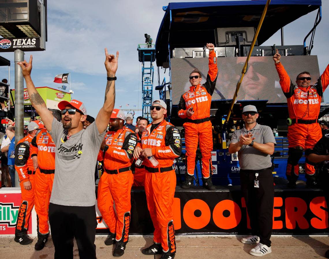 Hendrick Motorsports and Hooters pit members celebrate Chase Elliott (9) winning the Auto Trader Echo Park 400 at Texas Motor Speedway in Fort Worth, Texas, April 14, 2024. Kyle Larson won stage 1. (Special to the Star-Telegram/Bob Booth) Bob Booth/(Special to the Star-Telegram)