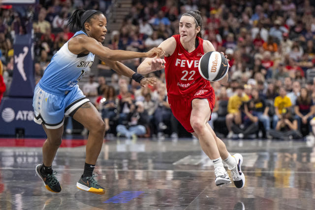 Caitlin Clark and Indiana Fever edge Angel Reese and Chicago Sky for first  home win, 71-70 - Yahoo Sports