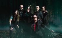 Finstere Synthies, dramatische Streicher, feierliche Chöre: Cradle of Filth beuten die Möglichkeiten des Black Metals gnadenlos aus. Die Liveshows der aus dem englischen Suffolk - bekannt für Hexenjagden - stammenden Band beeindrucken die Fans mit Fetischtänzerinnen in Käfigen, Blutfontänen und Feuerwänden. Sehr schön. Vor wenigen Wochen erschien das neue Album "Existence Is Futile". (Bild: Arturs Berzins)