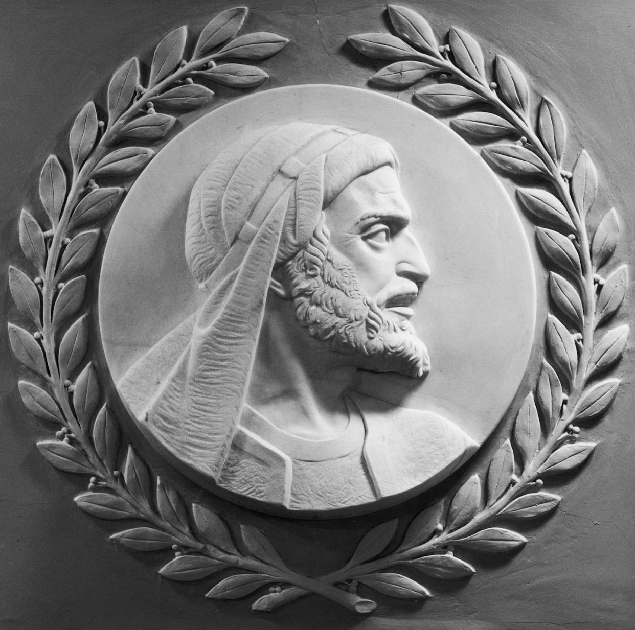 A bas-relief of Maimonides, sculpted by Brenda Putnam, hangs in the U.S. House of Representatives among statues of historical lawmakers. <a href="https://commons.wikimedia.org/wiki/File:Maimonides_bas-relief_in_the_U.S._House_of_Representatives_chamber_cropped.jpg" rel="nofollow noopener" target="_blank" data-ylk="slk:Architect of the Capitol/Wikimedia;elm:context_link;itc:0;sec:content-canvas" class="link ">Architect of the Capitol/Wikimedia</a>