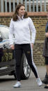 <p>Kate Middleton visitó la escuela elemental Bond Primary School en Mitcham, Inglaterra, y allí lució su embarazo en un atuendo deportivo y conquistó a todos con su sencillez/Getty Images </p>