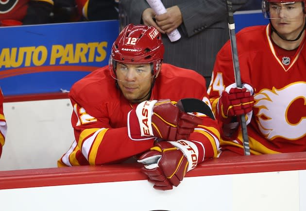 Calgary Flames Jarome Iginla scores past Tampa Bay Lightning