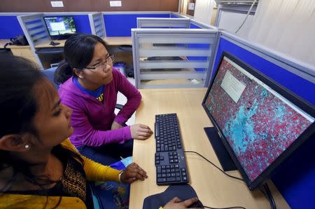 Researchers analyse a satellite image for crop mapping at Indian Agricultural Research Institute (IARI), in New Delhi, March 20, 2015. REUTERS/Anindito Mukherjee