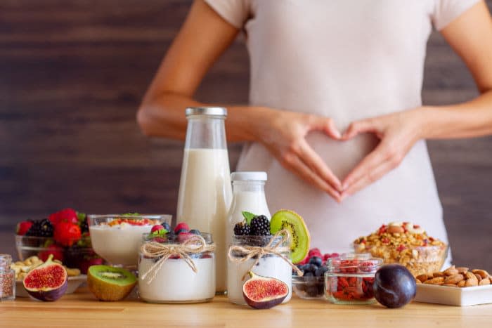 mujer desayuno