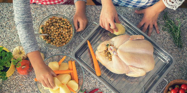 The 3 Ways To Safely Thaw Chicken, According To Experts