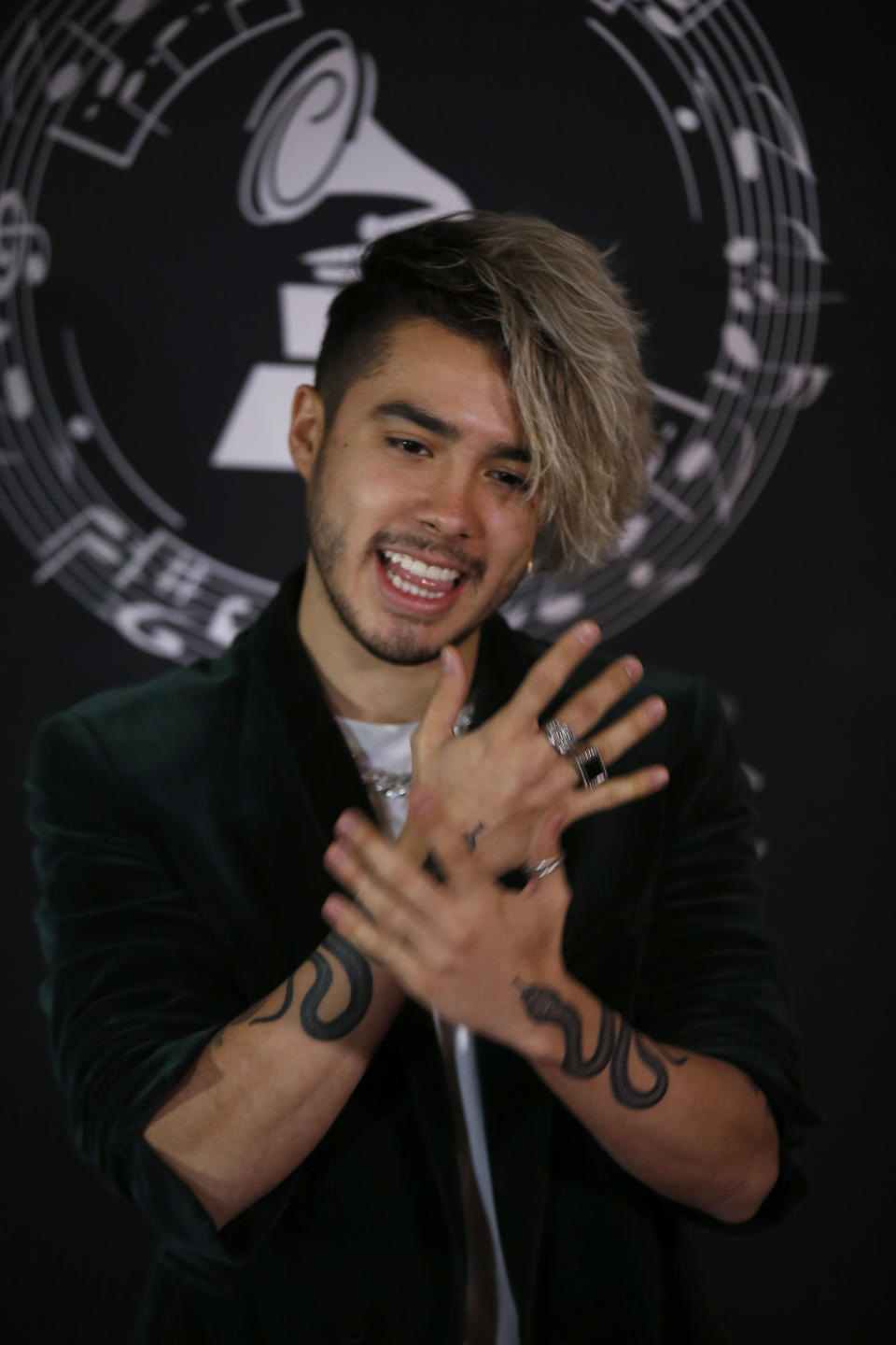 ARCHIVO - En esta fotografía de archivo del 22 de mayo de 2019 el cantante mexicano Mario Bautista en la alfombra roja de Latin Grammy Acoustic Sessions en el Museo Soumaya en la Ciudad de México. Bautista tendrá por primera vez un sencillo con mariachi en la versión de regional mexicano de su sencillo “Tequila” lanzado en septiembre de 2020. (Foto AP/Marco Ugarte, archivo)