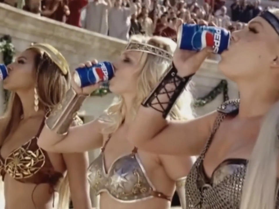 Britney Spears, Beyoncé et Pink pour Pepsi (2004)