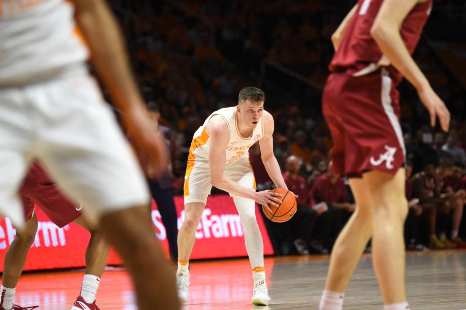 Tennessee guard Dalton Knecht (3) looks to pass during the NCAA game against Alabama at Thompson-Boling Arena at Food City Center, Saturday, Jan. 20, 2024.