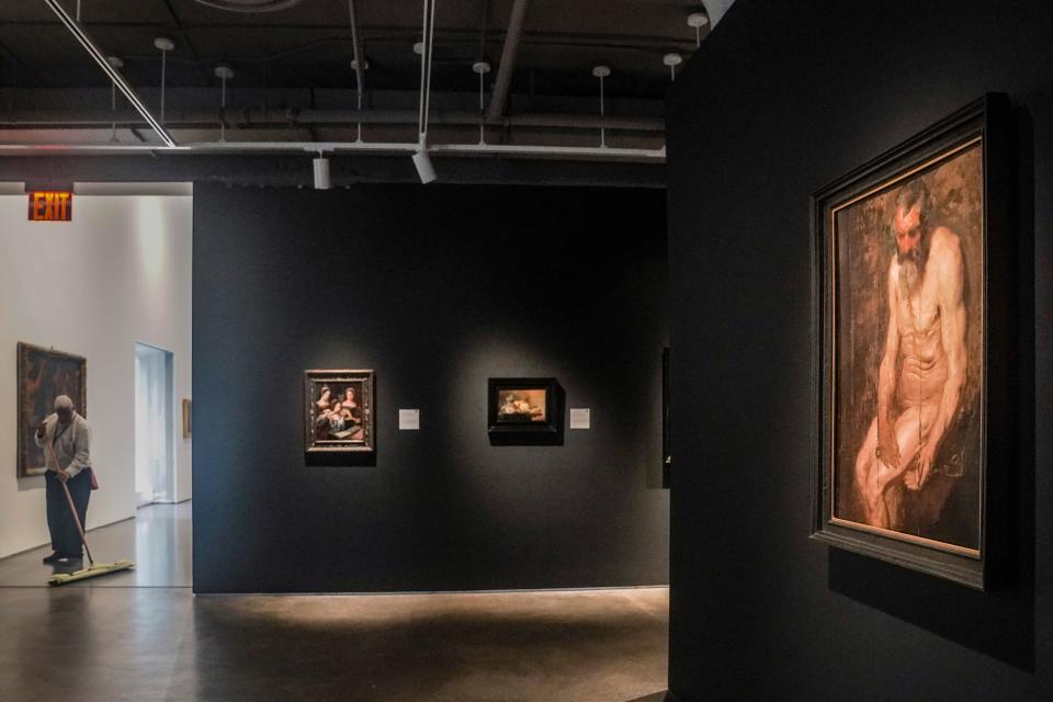 收藏家羅伯茨以1.81萬元收購400年歷史的油畫（右），近日該畫以9315萬元拍賣。（AP）