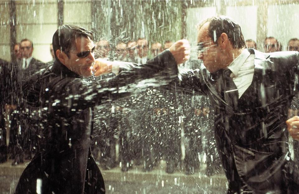 Keanu Reeves' Neo going toe to toe with Agent Smith in The Matrix (Image by Warner Bros)