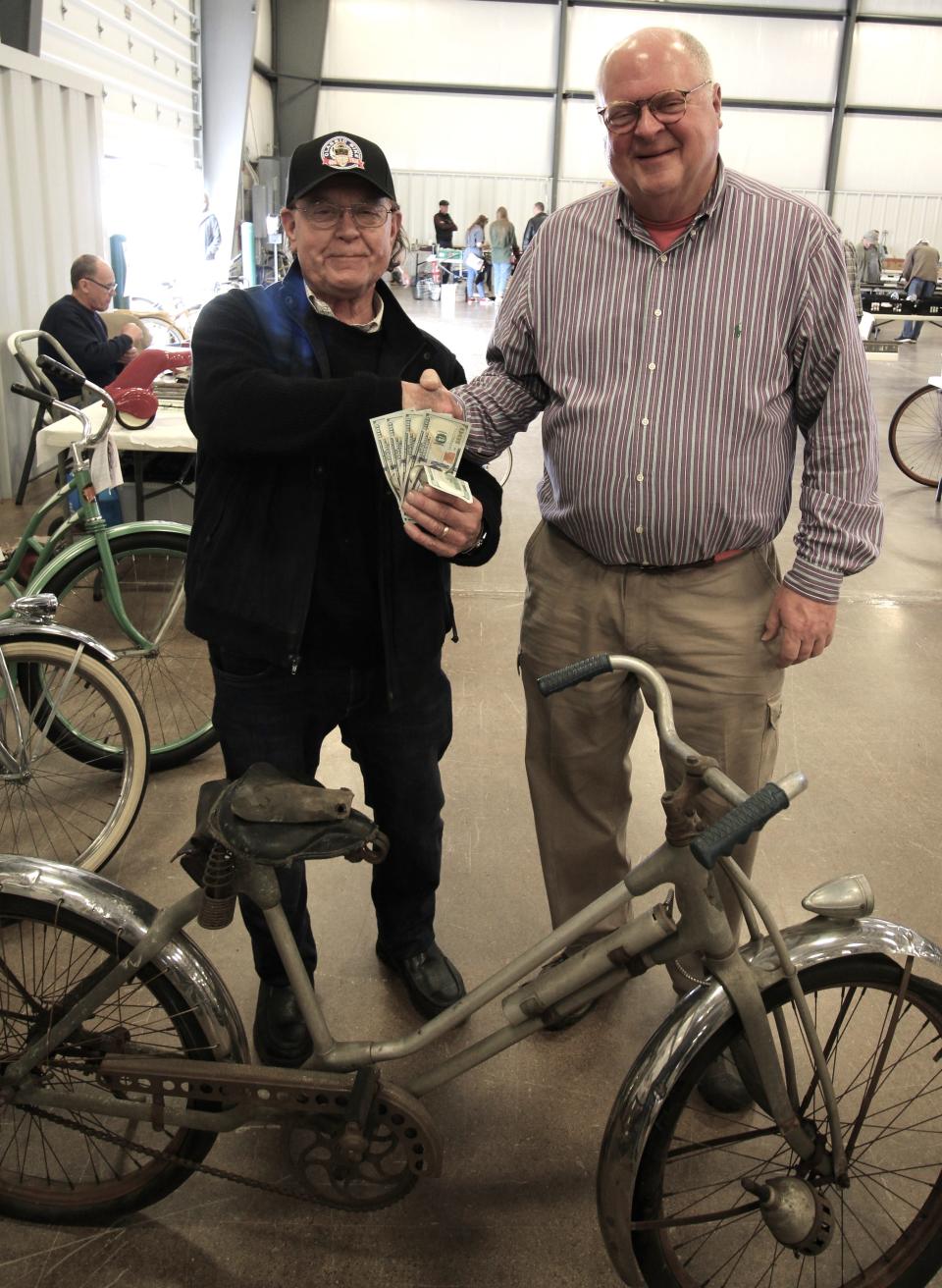 Paul Kleppert (left) congratulates Bob Snyder from Kentucky on his purchase. Snyder negotiated a “best don’t want to take it home price” on a 1935 Hawthorne Ladies Silver King. Priced at $800, Snyder took it home for $500.