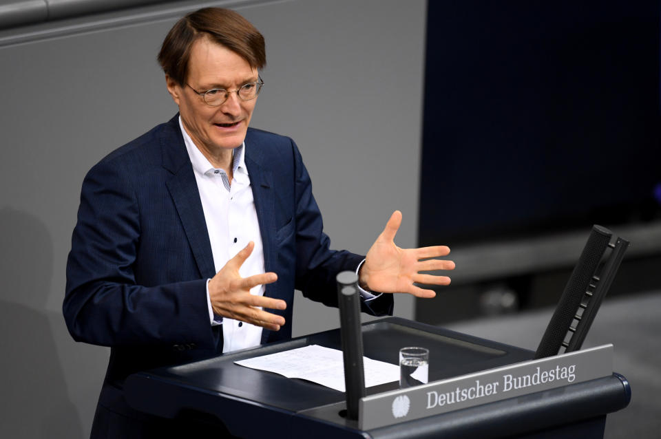 SPD-Gesundheitspolitiker Karl Lauterbach fordert einen strengeren Lockdown und warnt vor den Auswirkungen der neuen Mutationen. (Bild: REUTERS/Annegret Hilse)