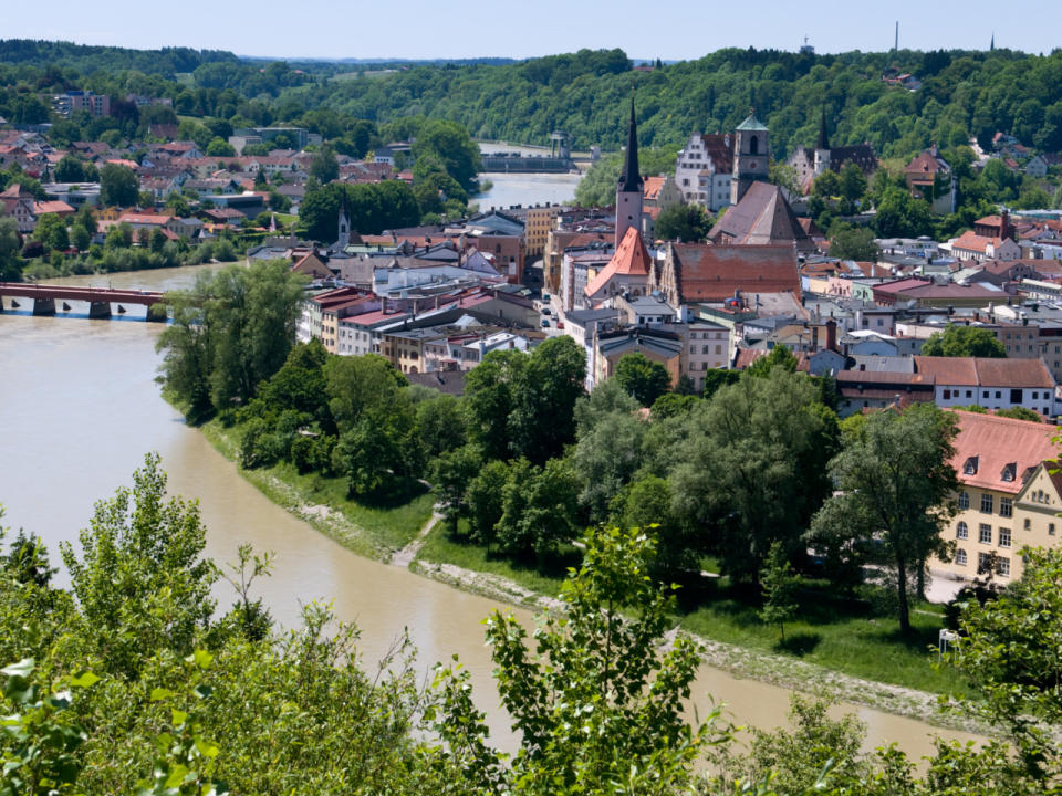 Platz 9: Ein- und Zweifamilienhäuser: Rosenheim (Landkreis): Preis pro Quadratmeter: 4.648 Euro. Eigentumswohnungen: Frankfurt am Main: Preis pro Quadratmeter: 4.068 Euro. (Bild-Copyright: Peter Jobst/ddp images)