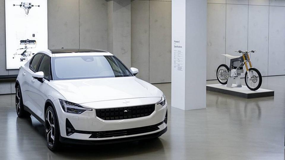 POLESTAR與瑞典電動自行車CAKE跨界合作，Polestar 2和CAKE自行車