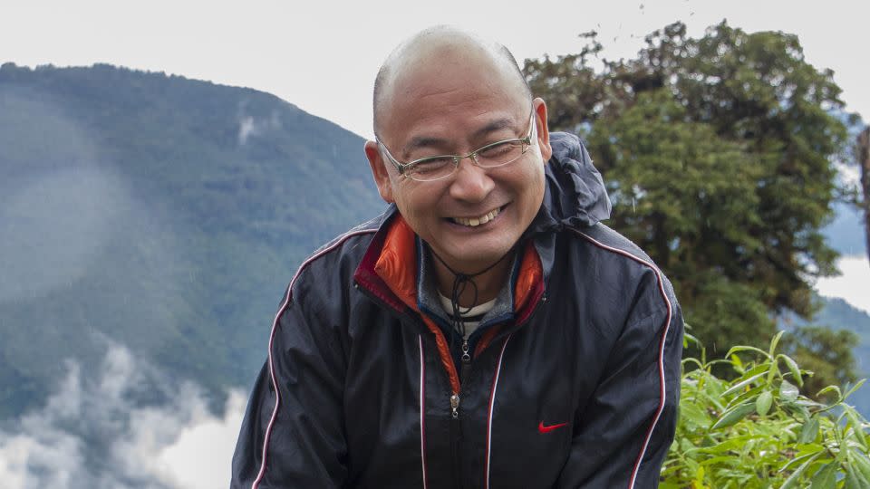 Tadashi Matsubara, the president of Kanpou, training farmers on processing paperbush bark in Ilam, Nepal in 2020. - Tadashi Matsubara