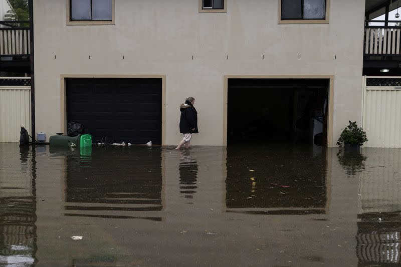 Flooding from heavy rains affects western suburbs in Sydney