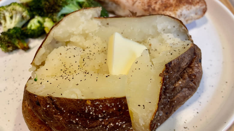 An air fryer cooked baked potato