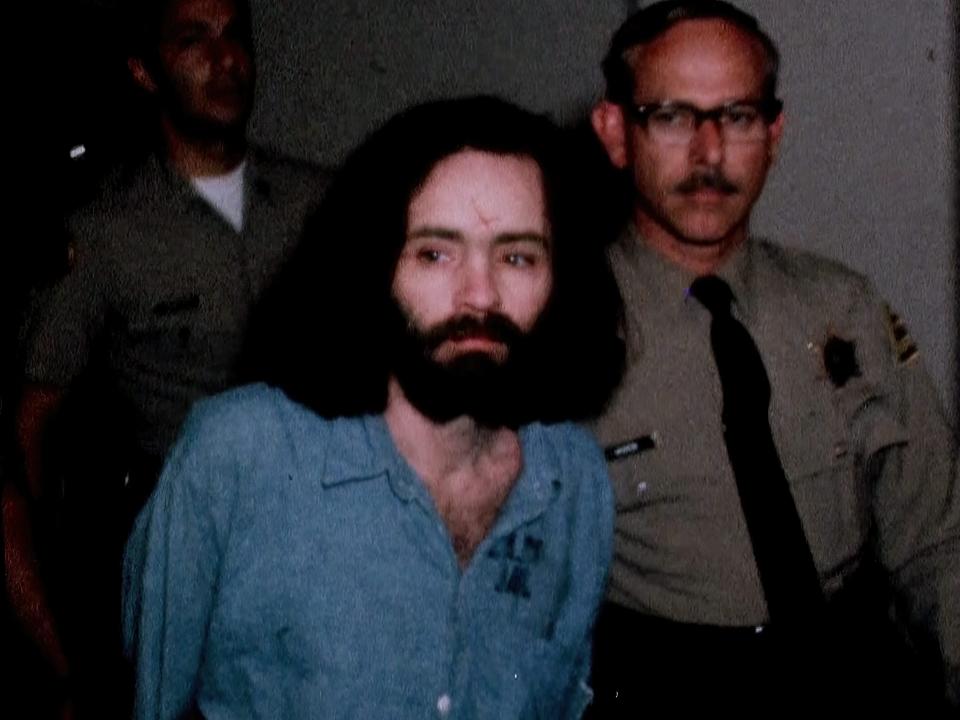 footage of charles manson getting arrested included in the how to become a cult leader netflix docuseries