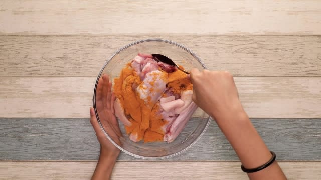 Marinating duck with tumeric powder and salt