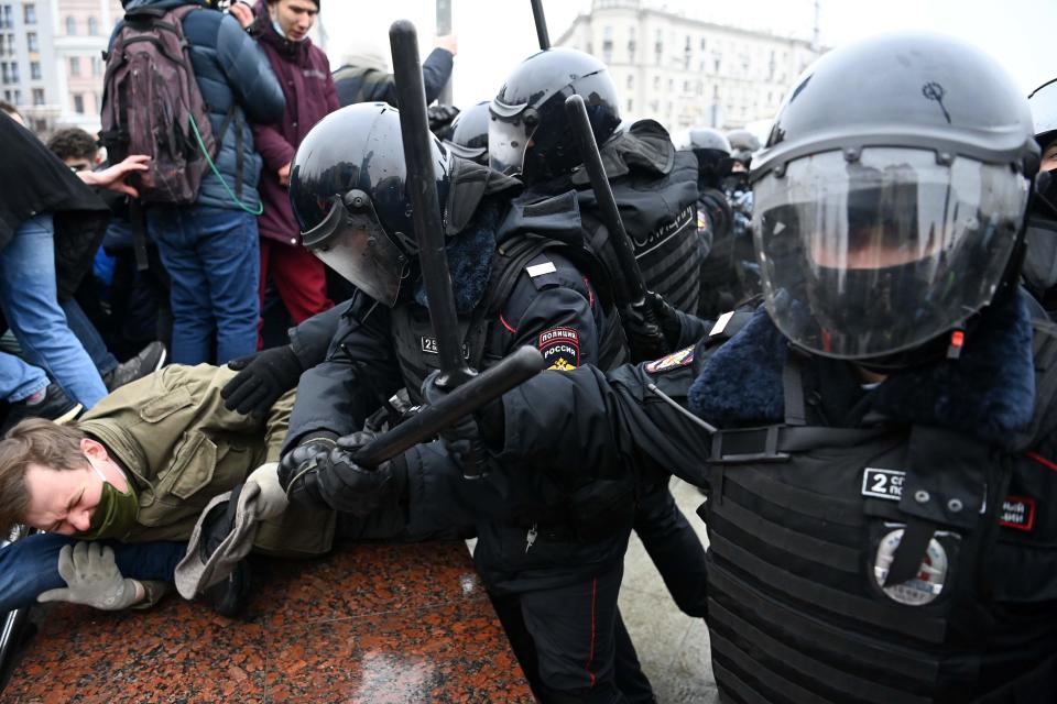 Protesters clash with riot police in MoscowAFP via Getty