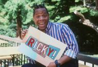 Er durfte 1999 nur wenige Monate auf SAT.1 mit "Ricky!" sein Talk-Talent beweisen, blieb mit seinem Denglisch jedoch fest in den Köpfen der Zuschauer verankert: Ricky Harris war der Paradiesvogel unter den TV-Talkern. Es folgte eine "Karriere" im Homeshopping-TV ... (Bild: Franziska Krug/Getty Images)
