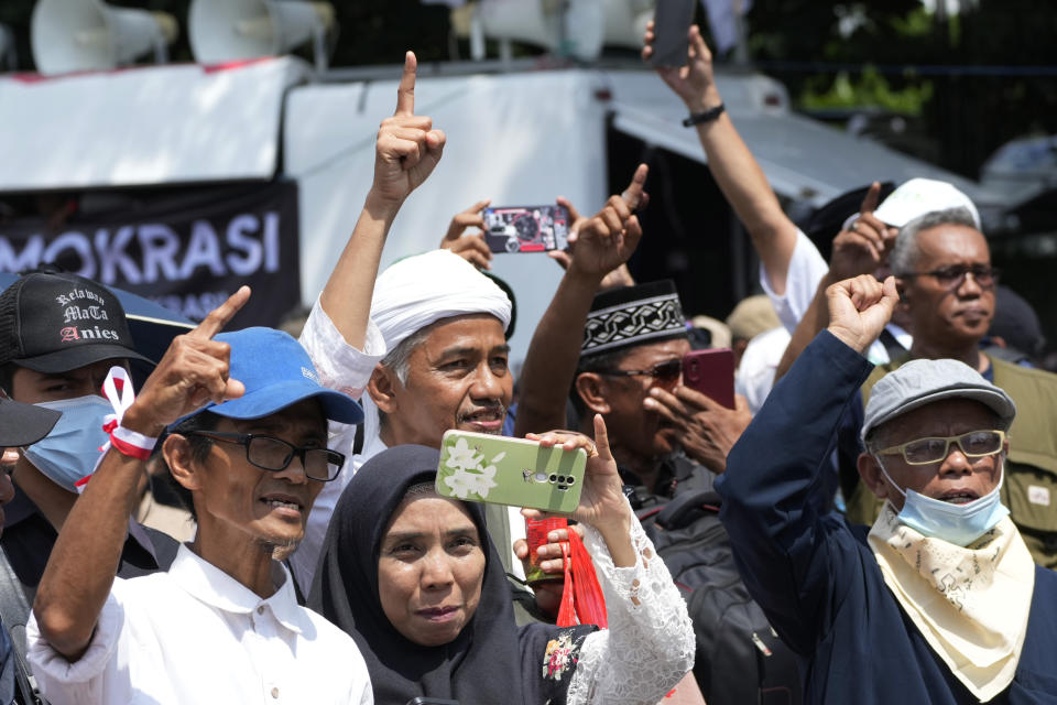 Protesters shout slogan during a rally alleging a widespread fraud in the Feb. 14 presidential election near Constitutional Court in Jakarta, Indonesia, Monday, April 22, 2024. (AP Photo/Achmad Ibrahim)