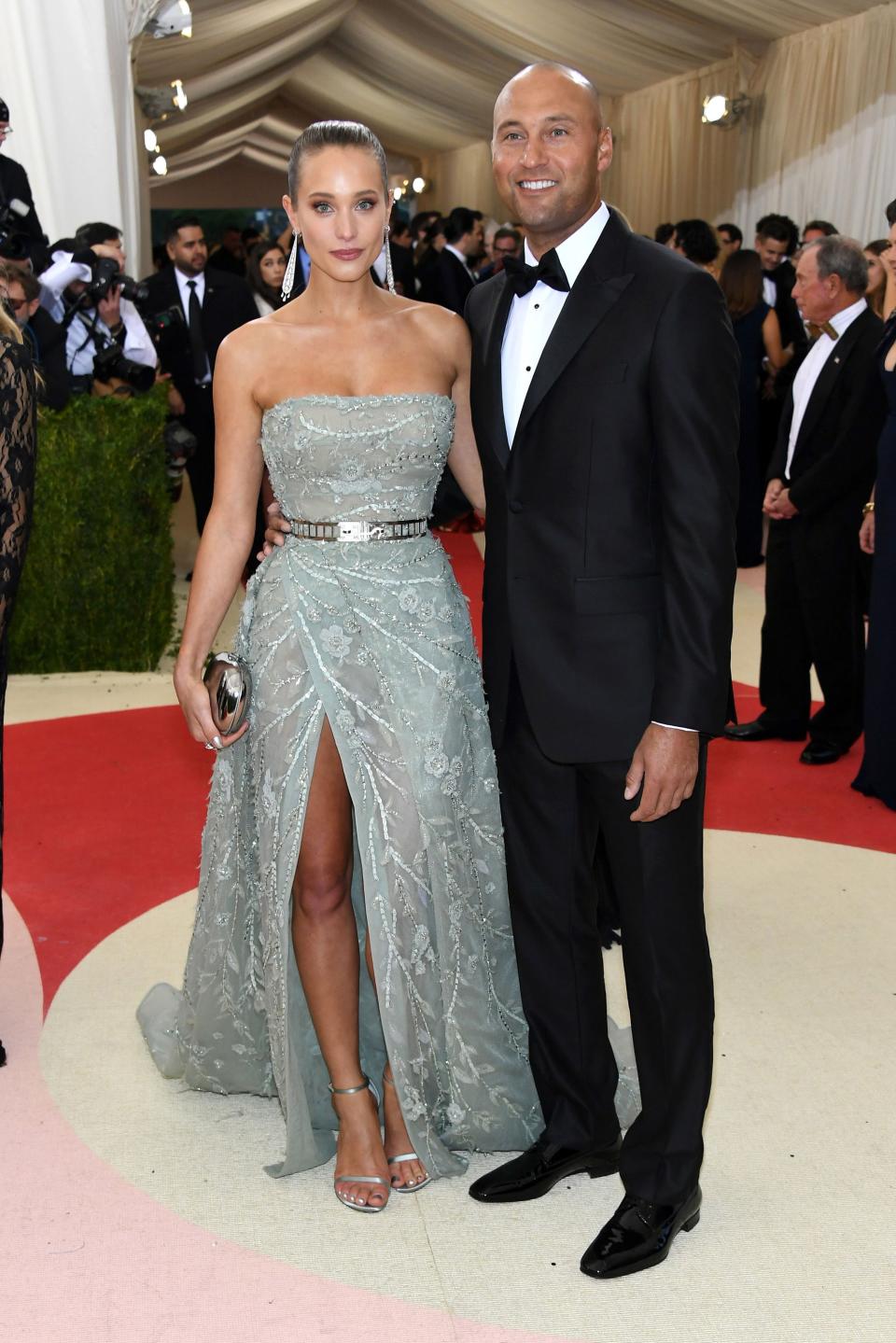 <h1 class="title">Hannah Davis in a Zuhair Murad dress, Cartier jewelry, and Stuart Weitzman shoes and Derek Jeter in Christian Louboutin shoes</h1><cite class="credit">Photo: Getty Images</cite>